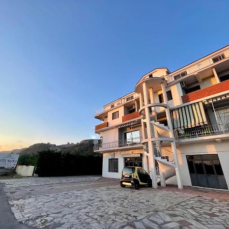 Hotel Nicola Lezhe Bagian luar foto