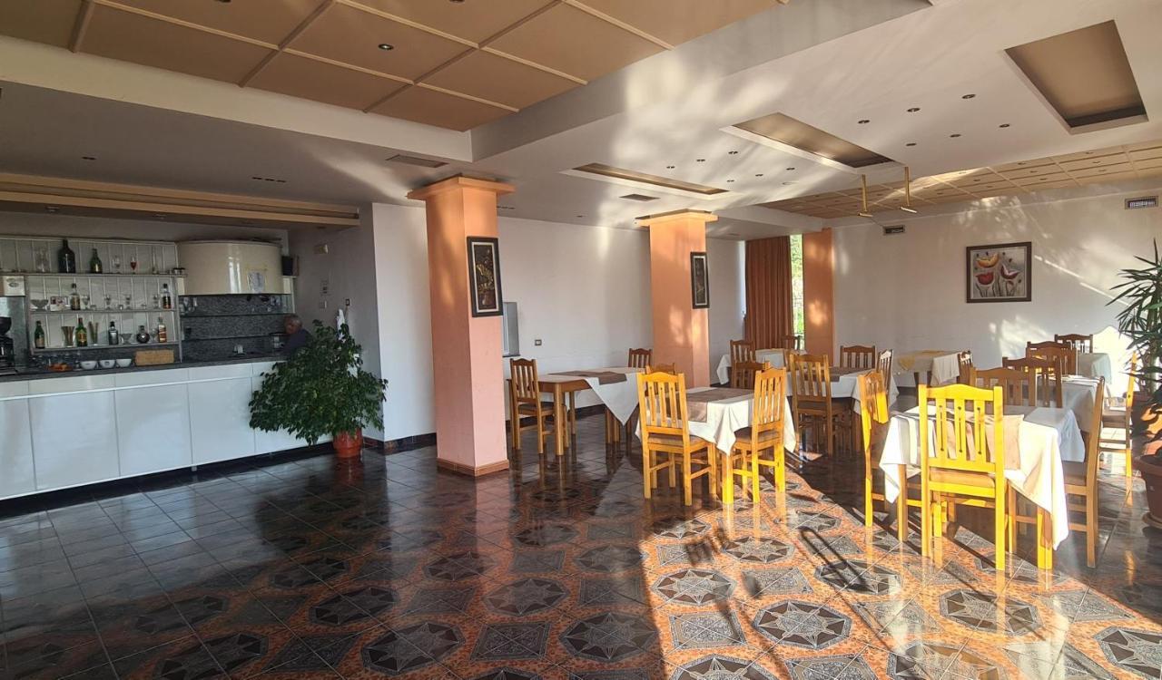 Hotel Nicola Lezhe Bagian luar foto