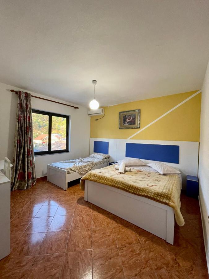 Hotel Nicola Lezhe Bagian luar foto