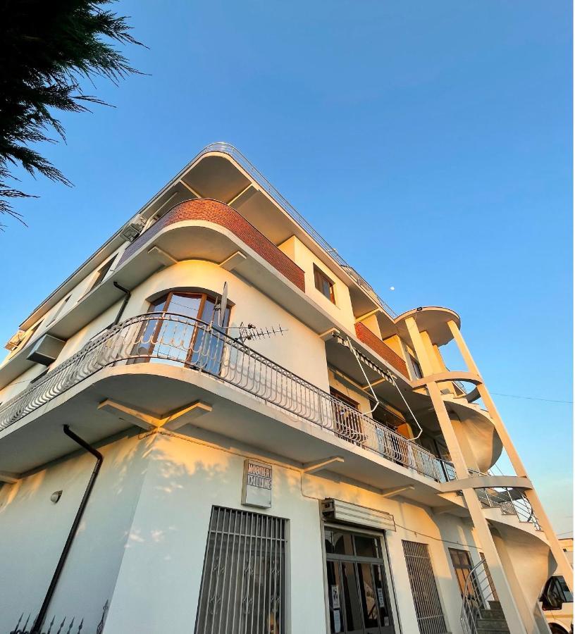 Hotel Nicola Lezhe Bagian luar foto
